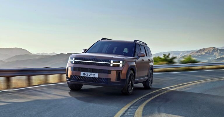 hyundai-santa-fe-0823-exterior-06.jpg