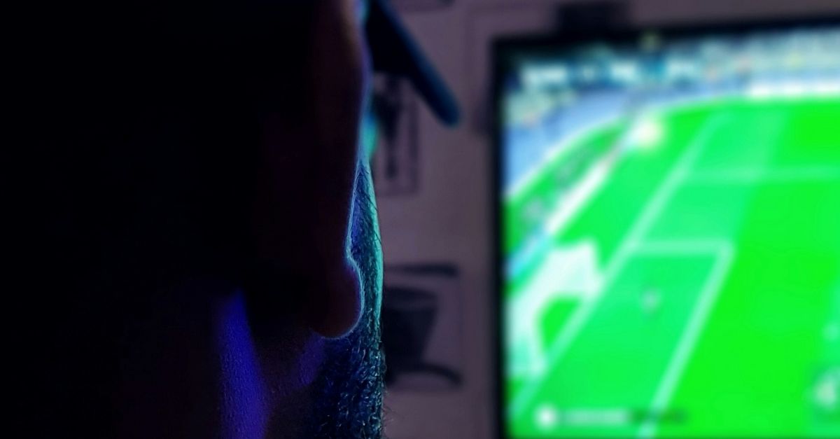 watch_soccer.jpg