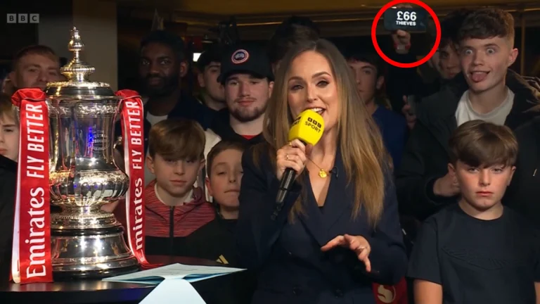 JW-OFF-PLATFORM-UTD-PROTEST-DRAW
